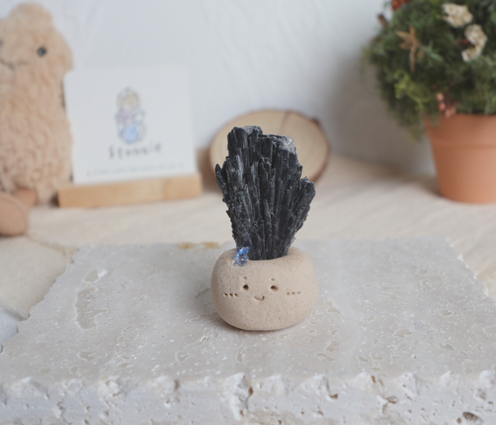 黑色藍晶石 石頭泥 |黑色藍晶石 石頭泥|