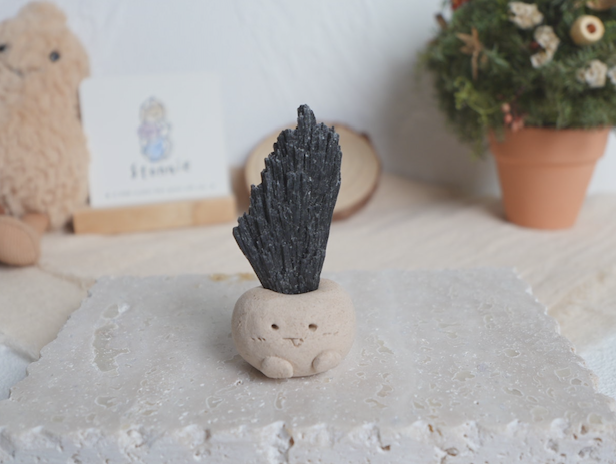 黑色藍晶石 石頭泥 |黑色藍晶石 石頭泥|