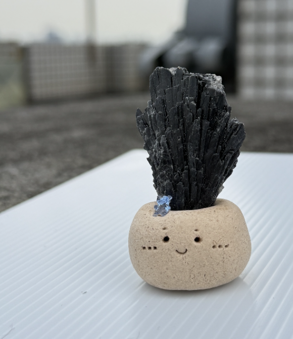 黑色藍晶石 石頭泥 |黑色藍晶石 石頭泥|