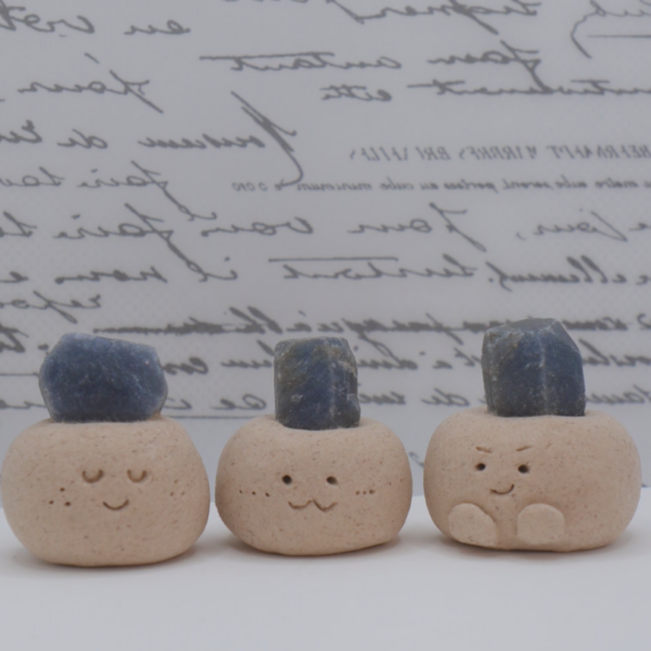 幾內亞藍寶石 幾內亞 | 藍寶石 石頭泥