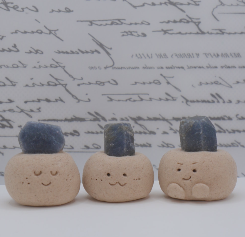 幾內亞藍寶石 幾內亞 | 藍寶石 石頭泥