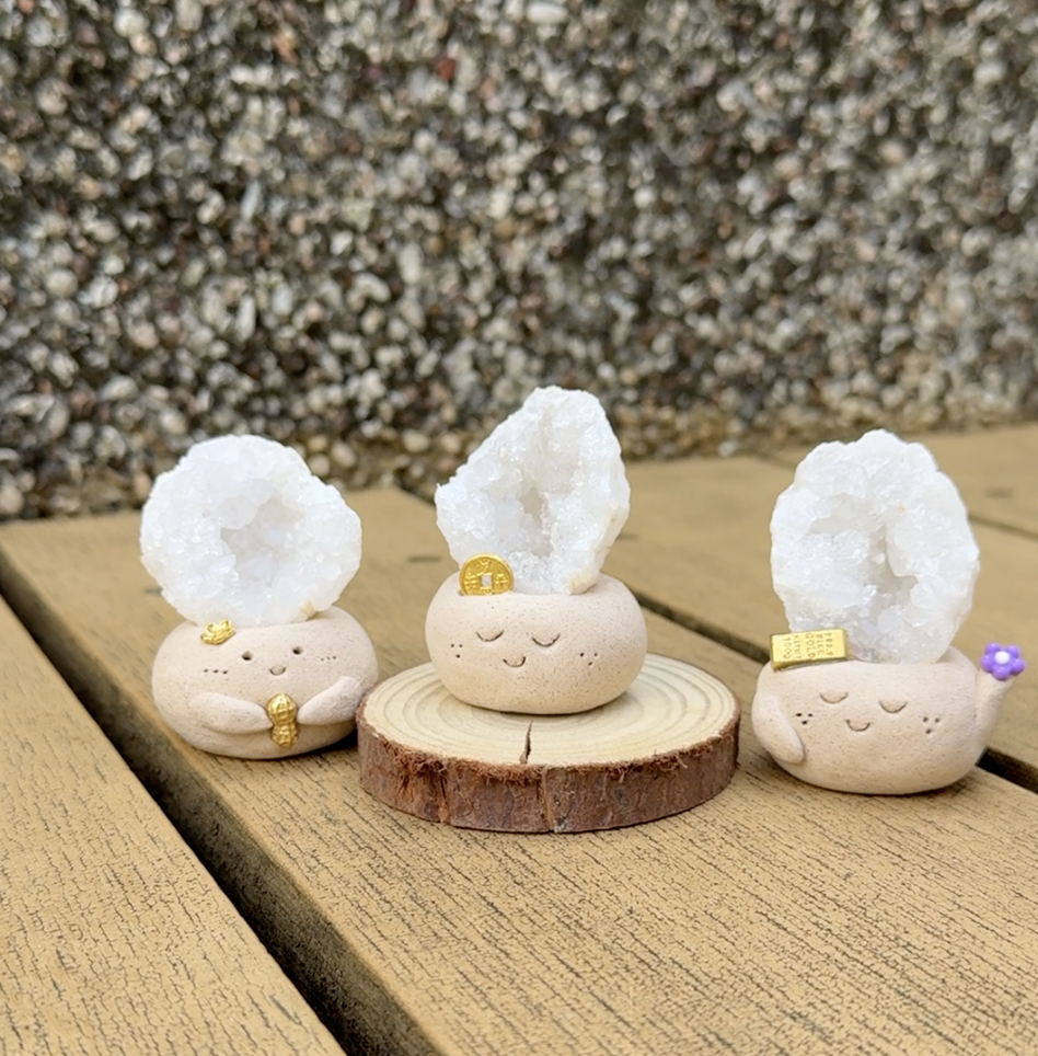 白水晶簇洞 |白晶簇洞 石頭泥|