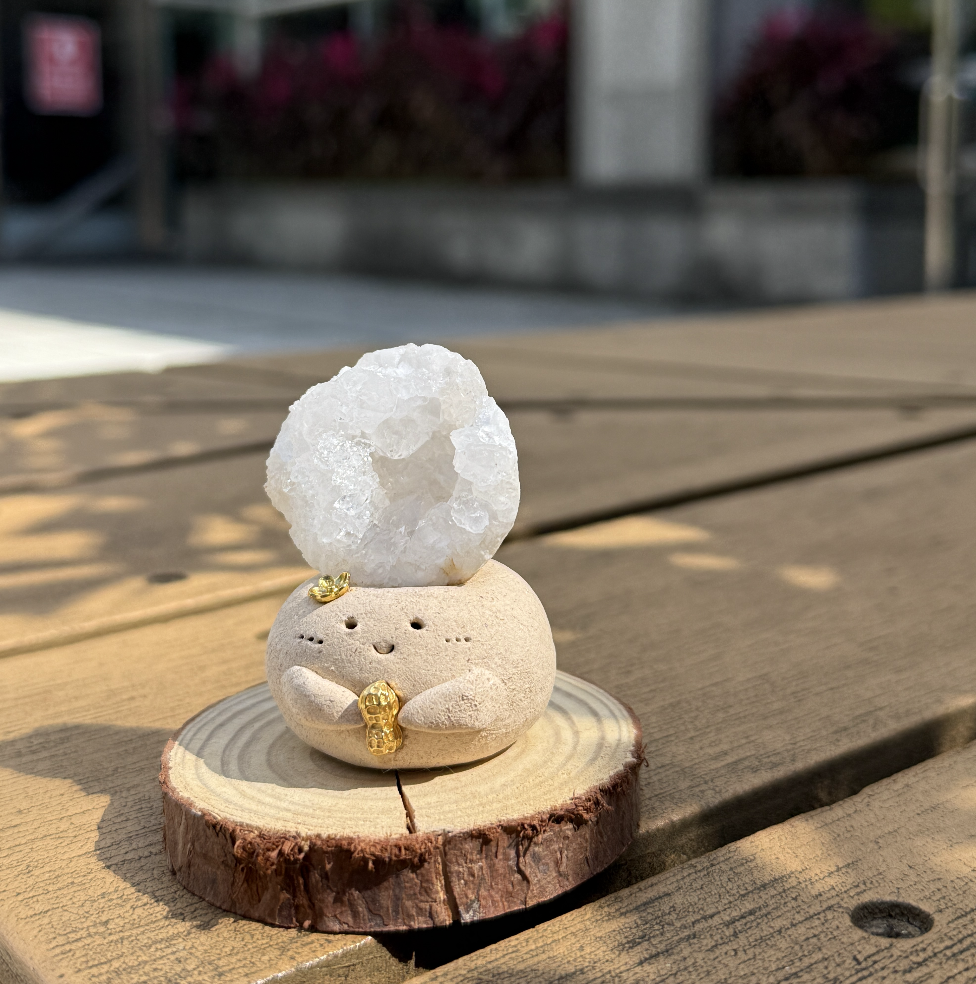 白水晶簇洞 |白晶簇洞 石頭泥|