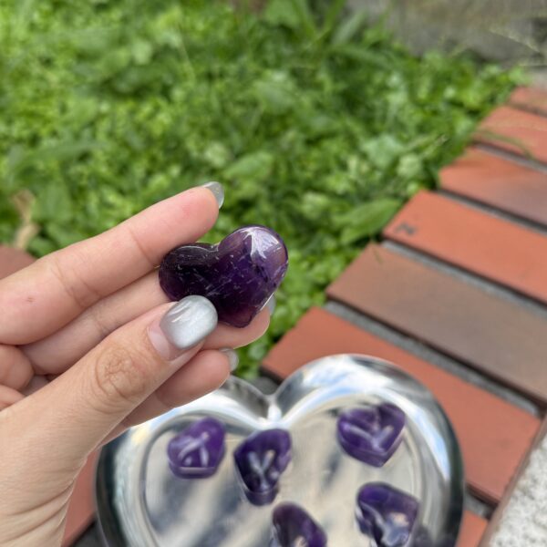 隨身 愛心紫水晶 掌心療癒小石頭|💜 愛心 紫水晶口袋石