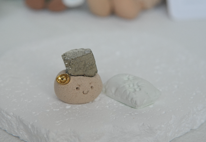 黃鐵礦 | 黃鐵礦 石頭泥 |