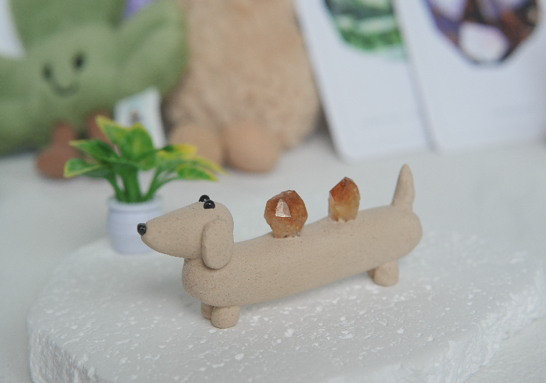 水晶 臘腸狗狗 dooooog 🦴| 黃水晶 、藍紫螢石 石頭泥 |