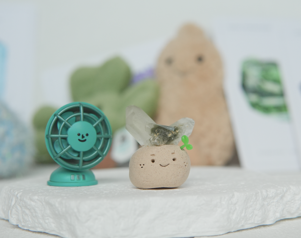 綠幽靈 石頭泥 |綠幽靈水晶簇 石頭泥|☘️